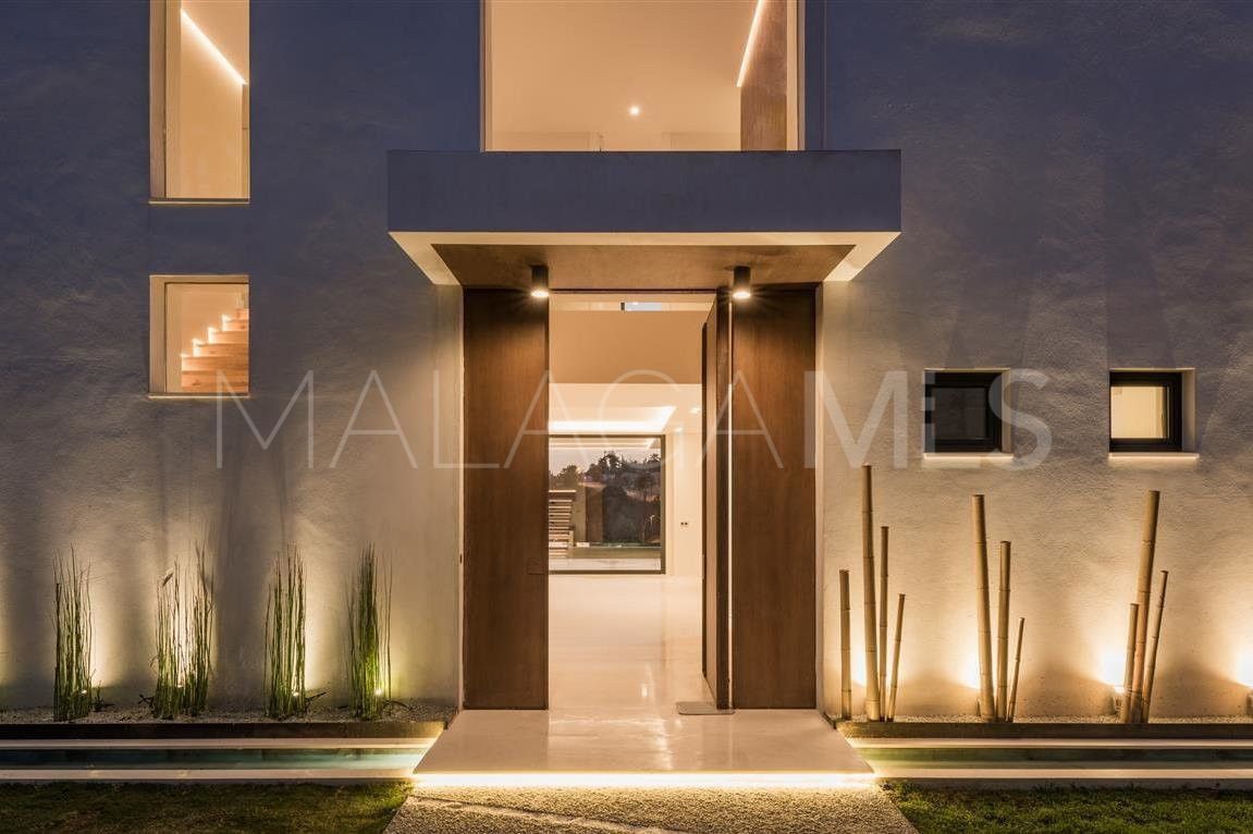 Villa for sale in Benahavis