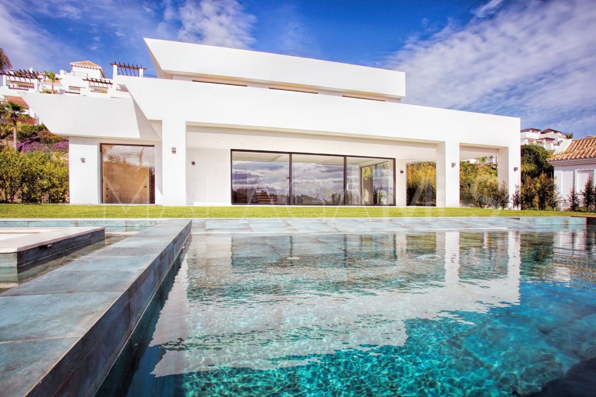 Villa for sale in Benahavis