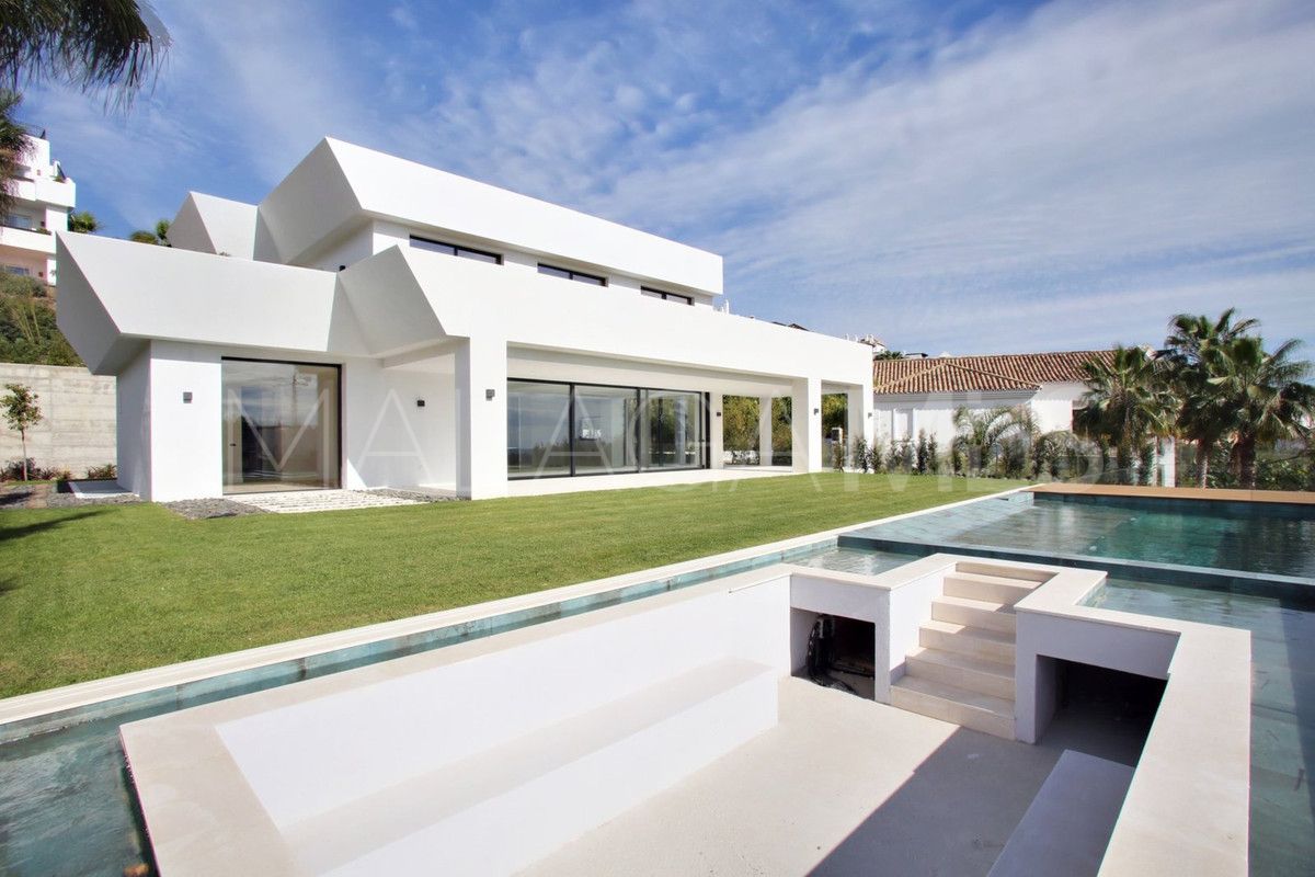 Villa for sale in Benahavis