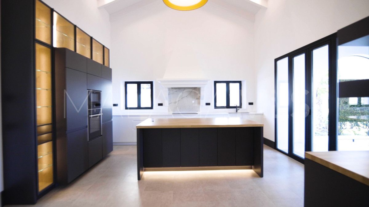 Villa for sale in Estepona