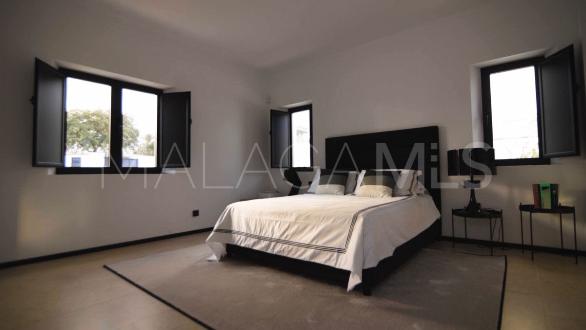 Villa for sale in Estepona