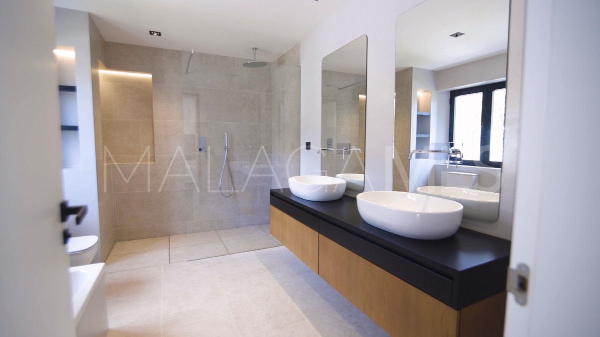 Villa for sale in Estepona