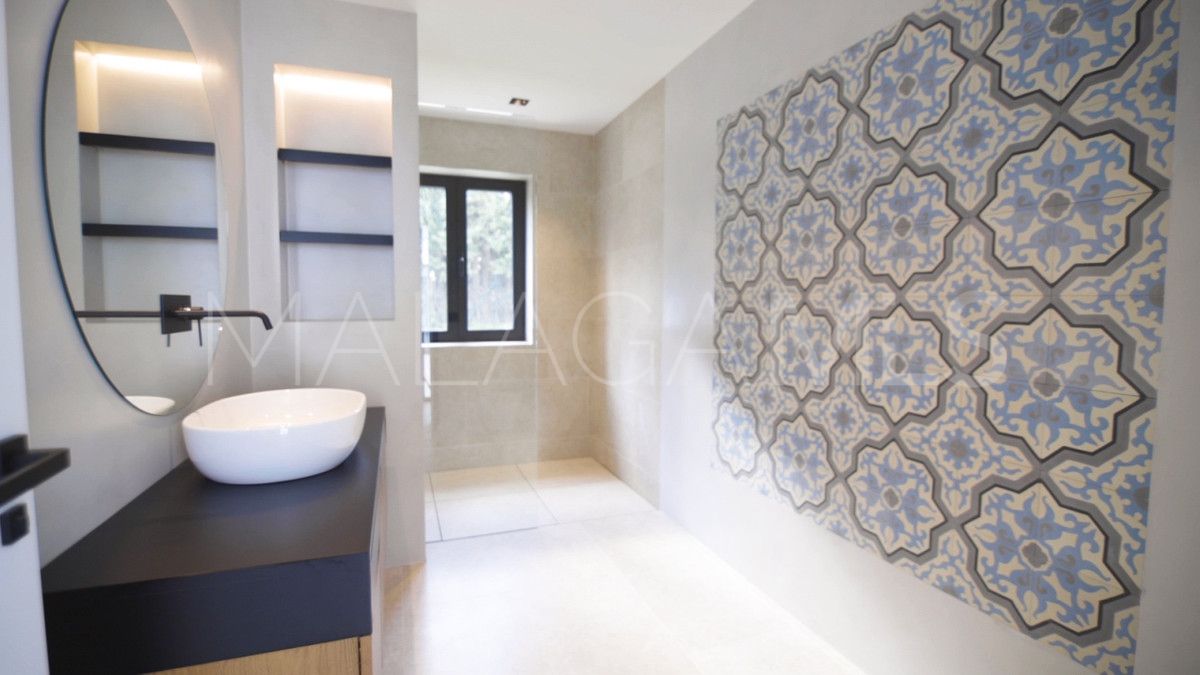 Villa for sale in Estepona