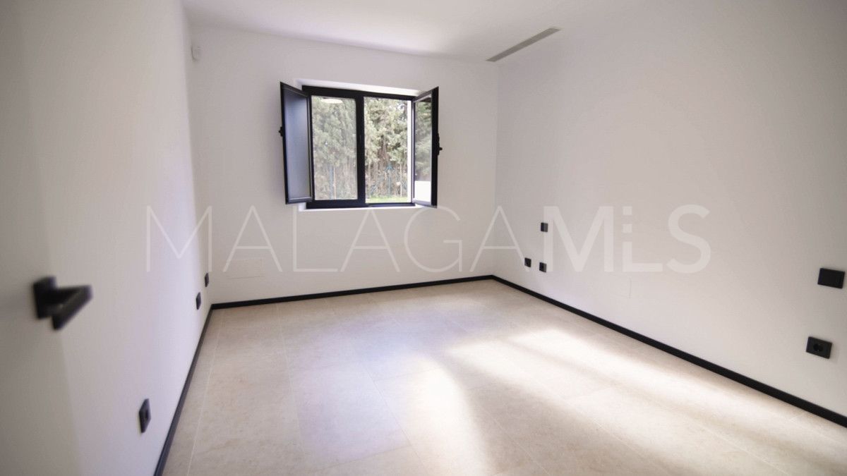 Villa for sale in Estepona