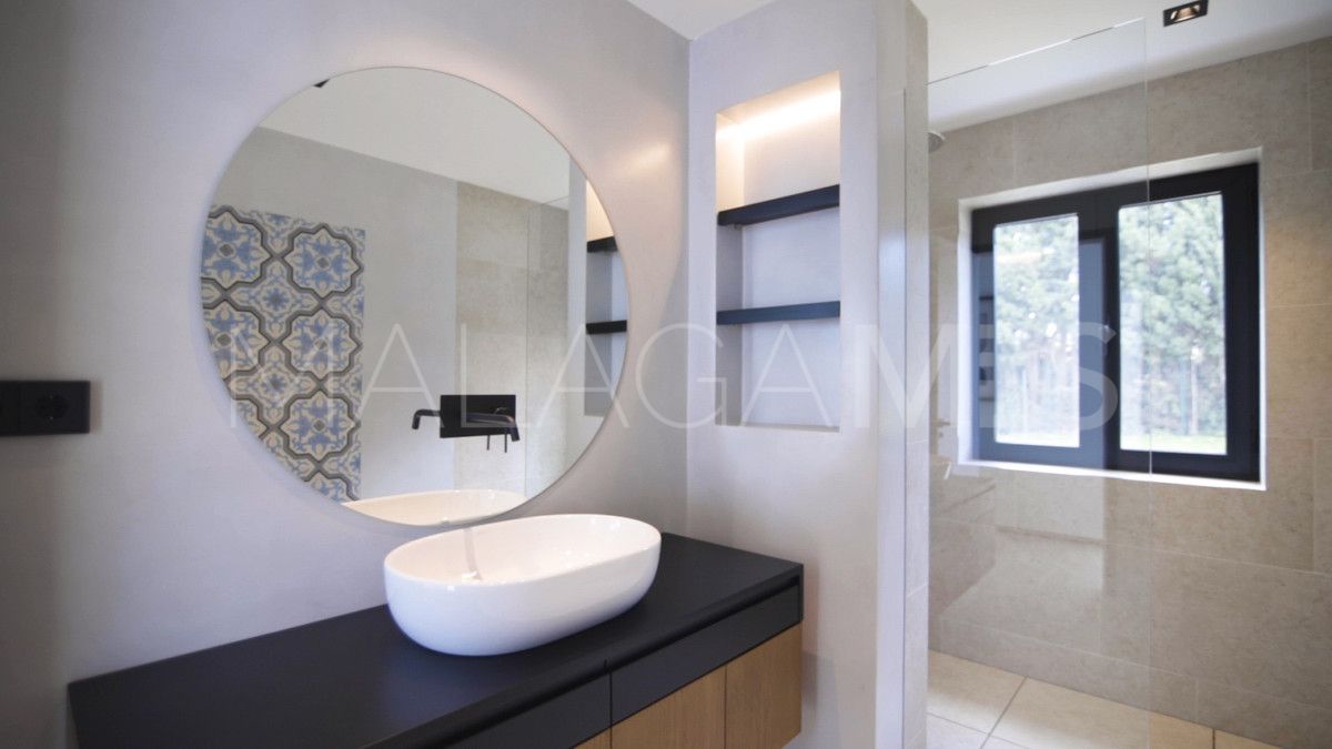 Villa for sale in Estepona
