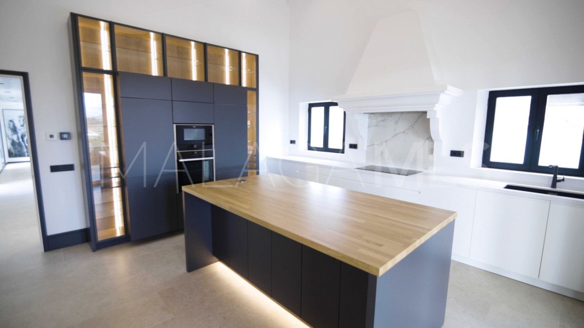 Villa for sale in Estepona