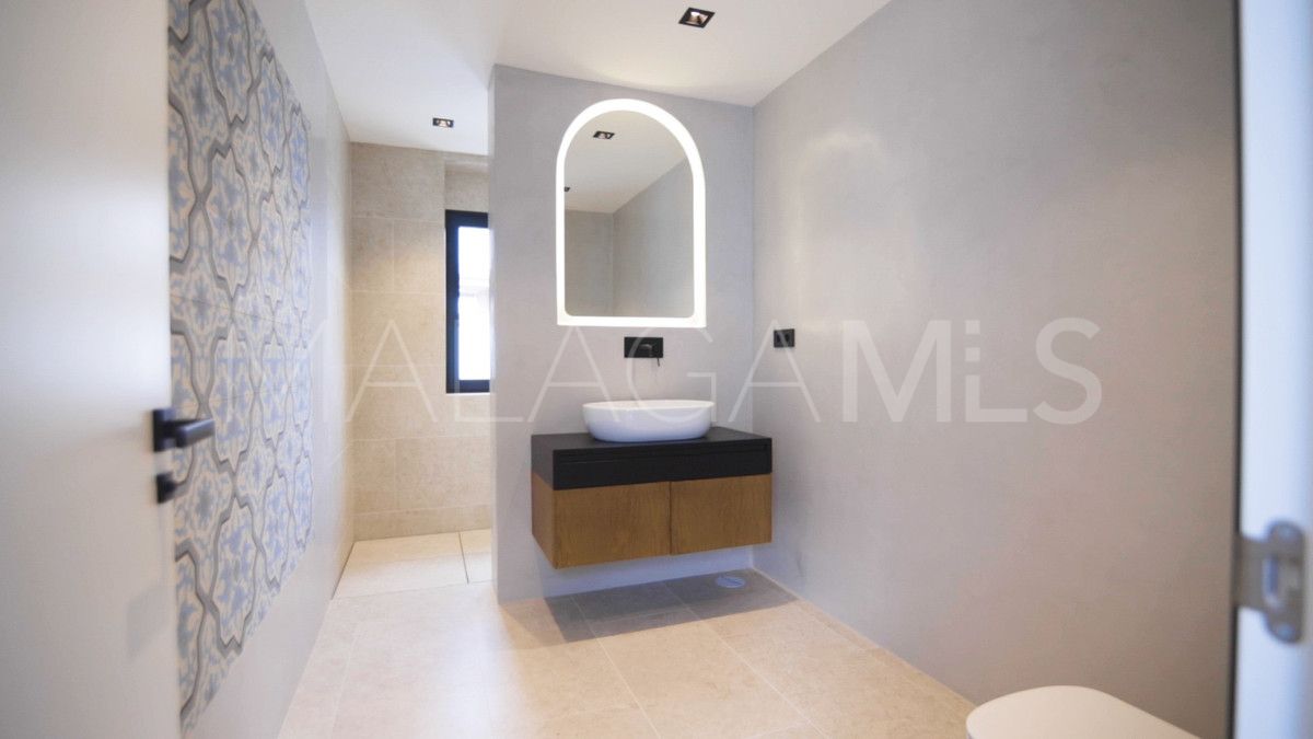 Villa for sale in Estepona