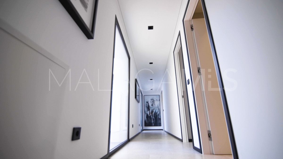 Villa for sale in Estepona
