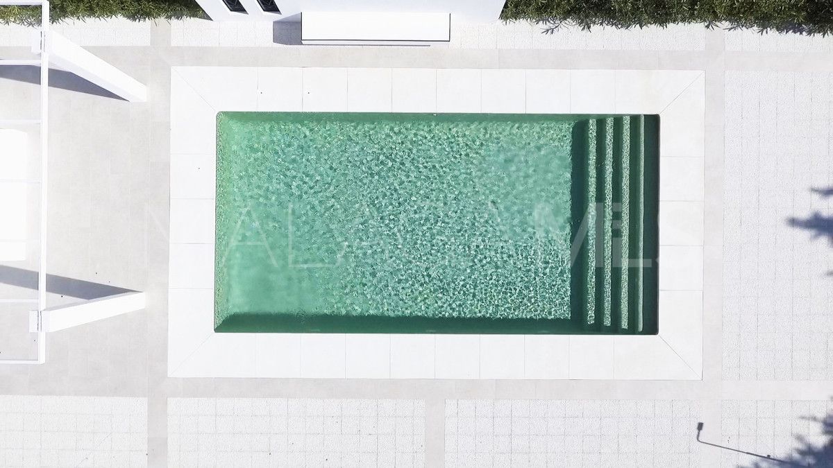Villa for sale in Estepona