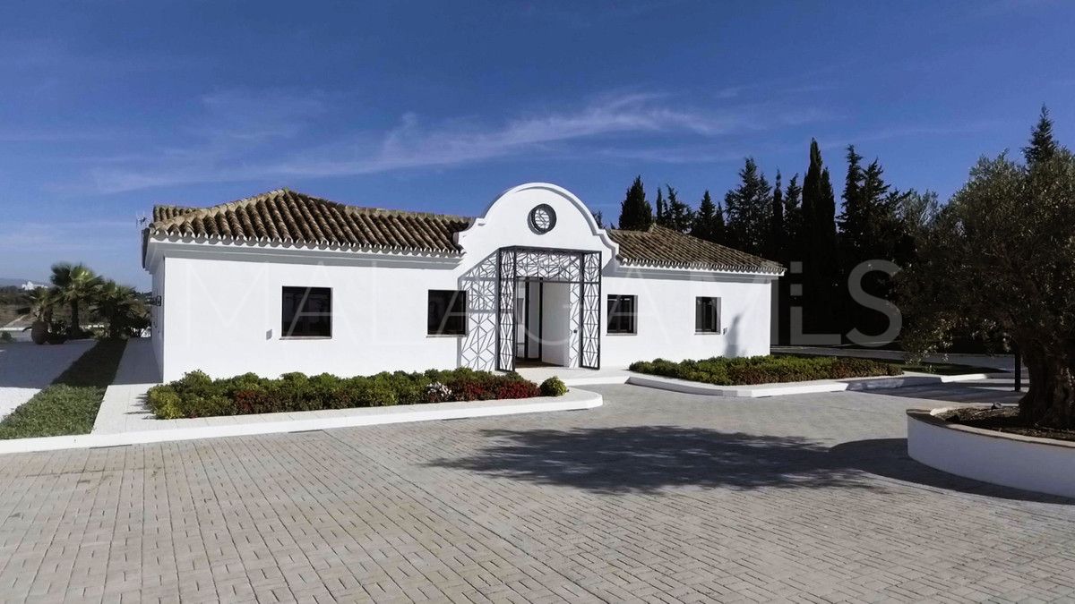 Villa for sale in Estepona