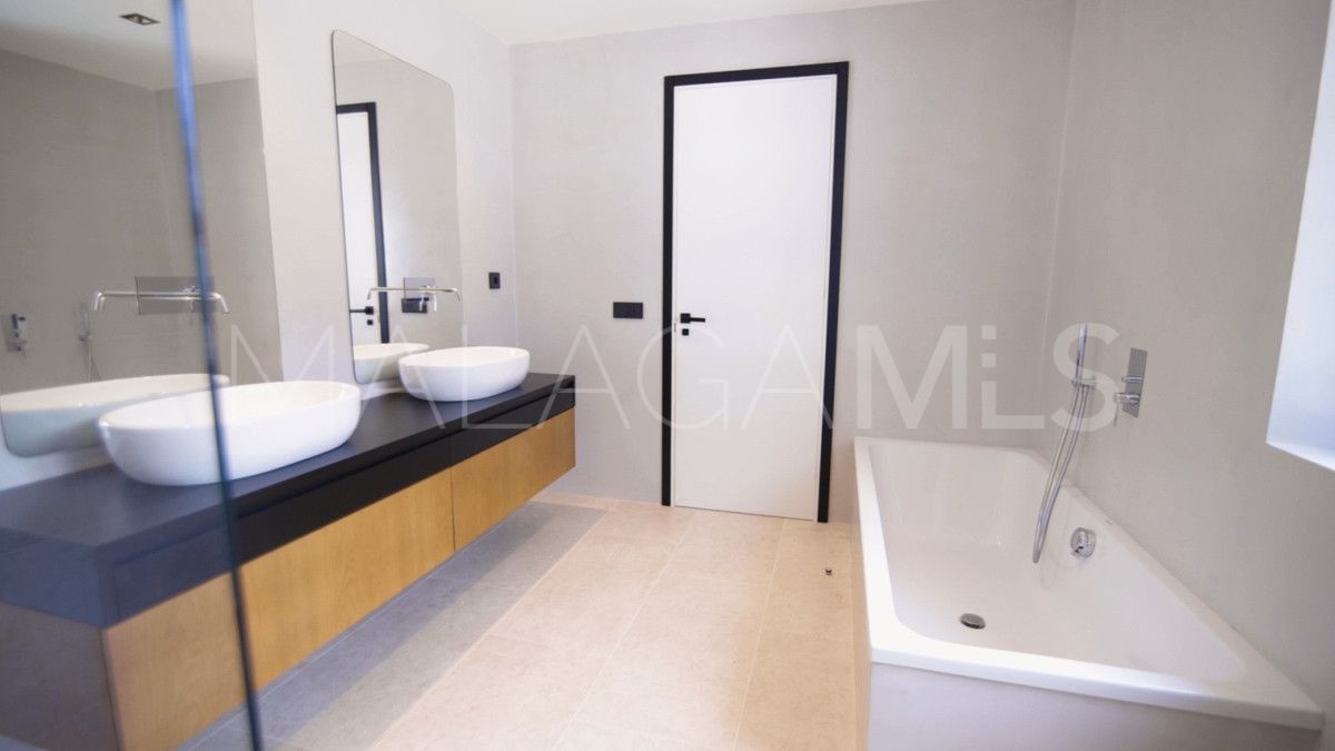 Villa for sale in Estepona
