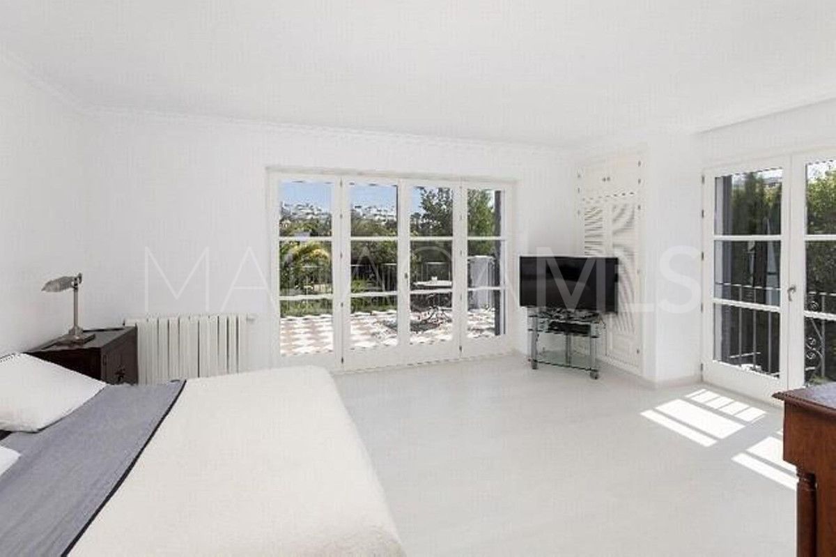 Villa for sale in Guadalmina Baja