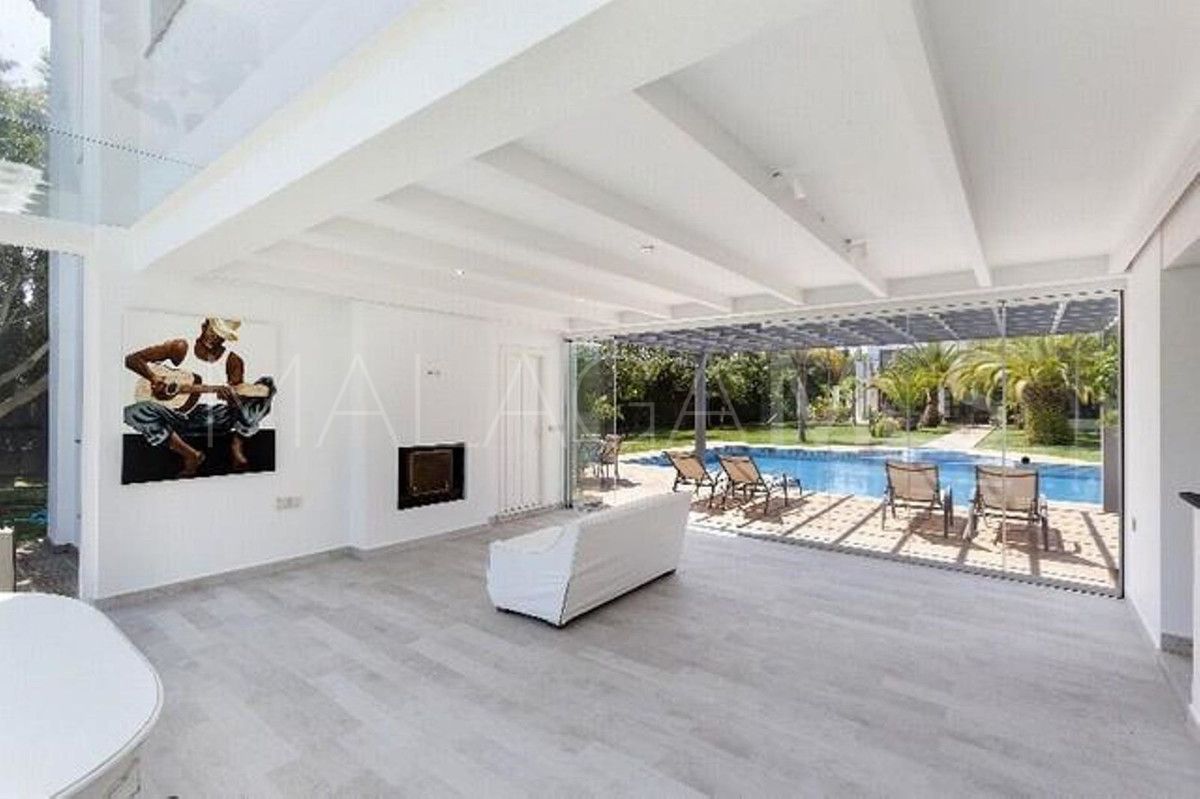 Villa for sale in Guadalmina Baja