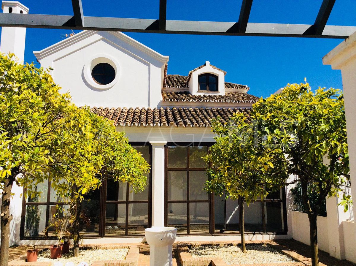 Villa for sale in Guadalmina Baja