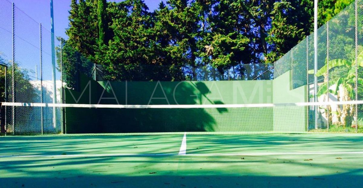 Villa for sale in Guadalmina Baja
