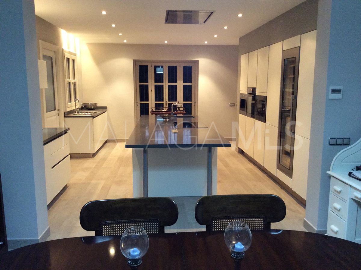 Villa for sale in Guadalmina Baja