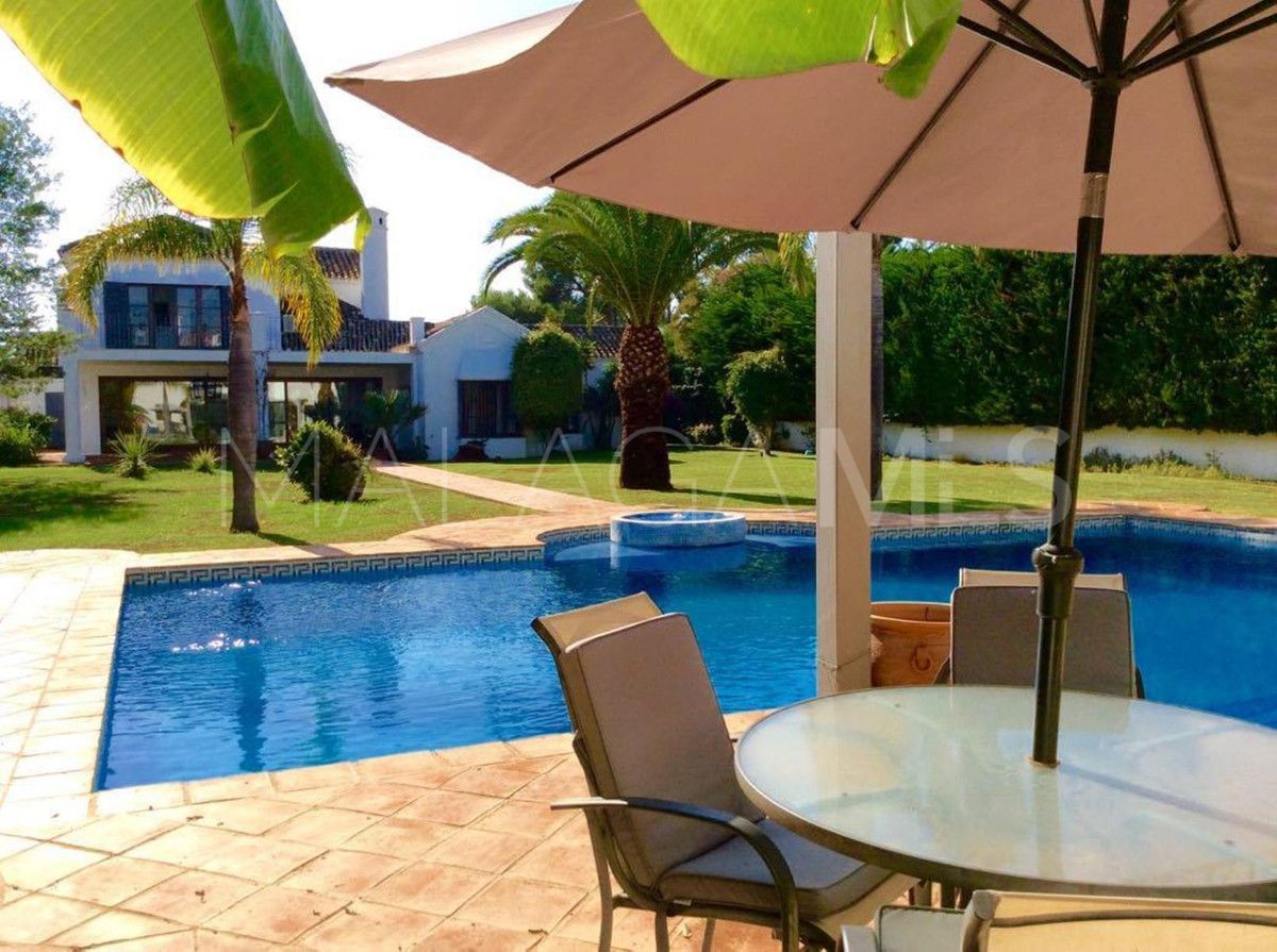 Villa for sale in Guadalmina Baja