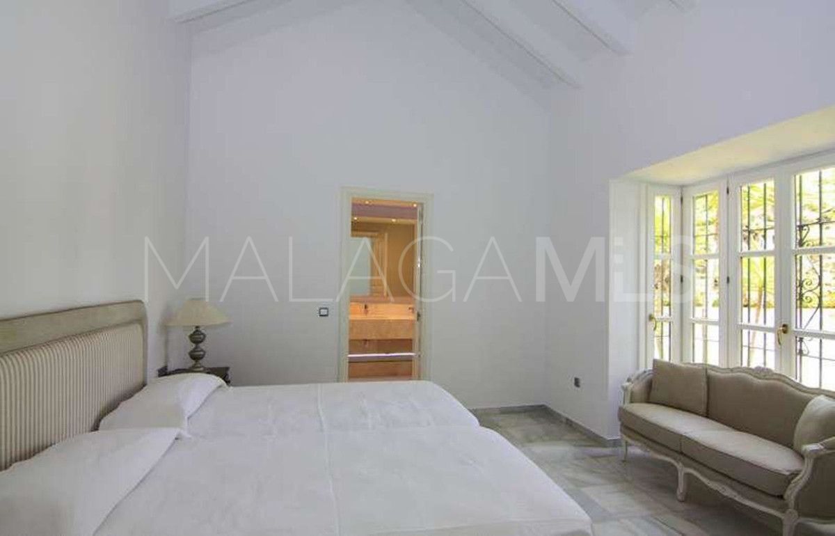 Villa for sale in Guadalmina Baja