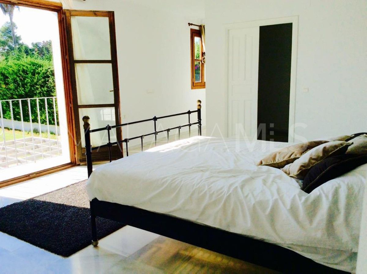 Villa for sale in Guadalmina Baja