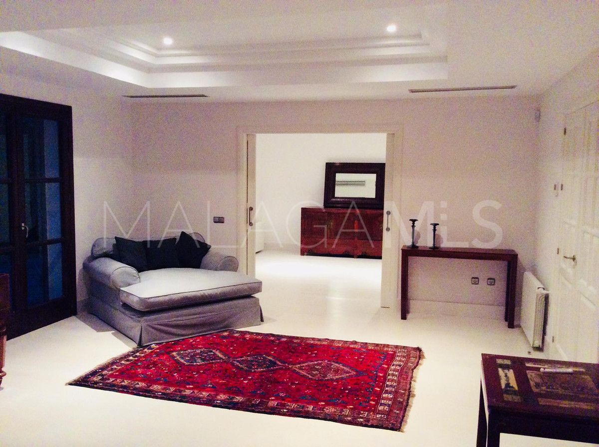 Villa for sale in Guadalmina Baja