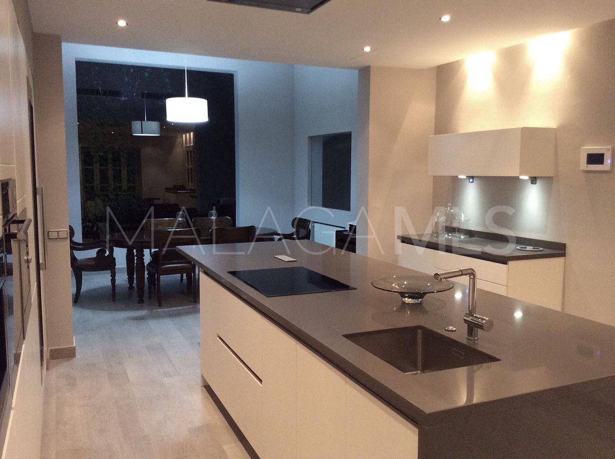 Villa for sale in Guadalmina Baja