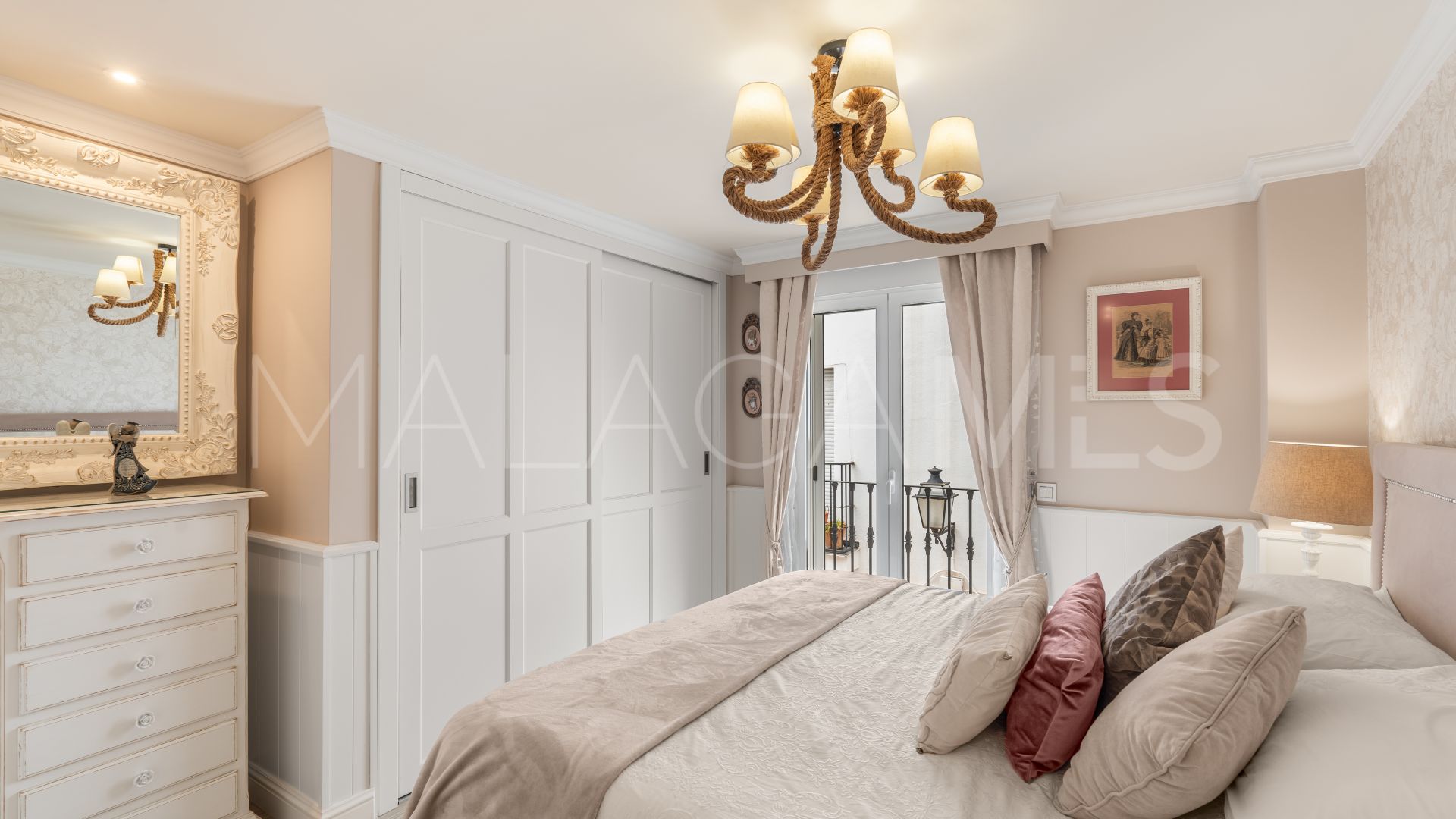 Buy adosado with 4 bedrooms in Marbella Ciudad