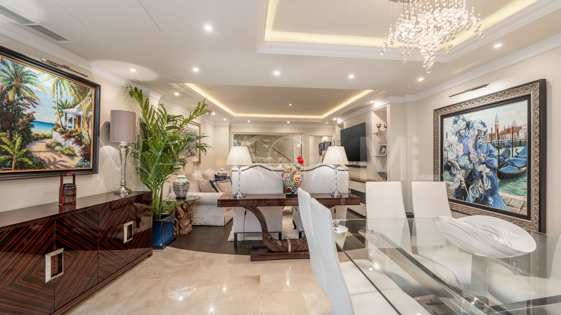 Buy adosado with 4 bedrooms in Marbella Ciudad