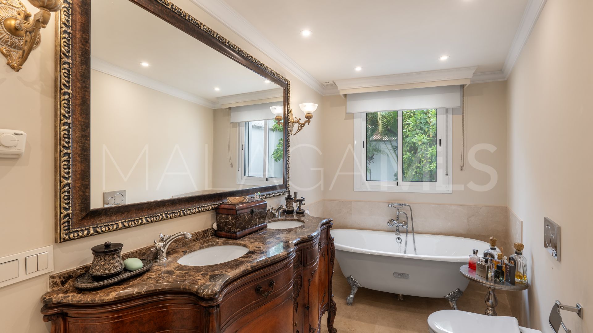 Buy adosado with 4 bedrooms in Marbella Ciudad