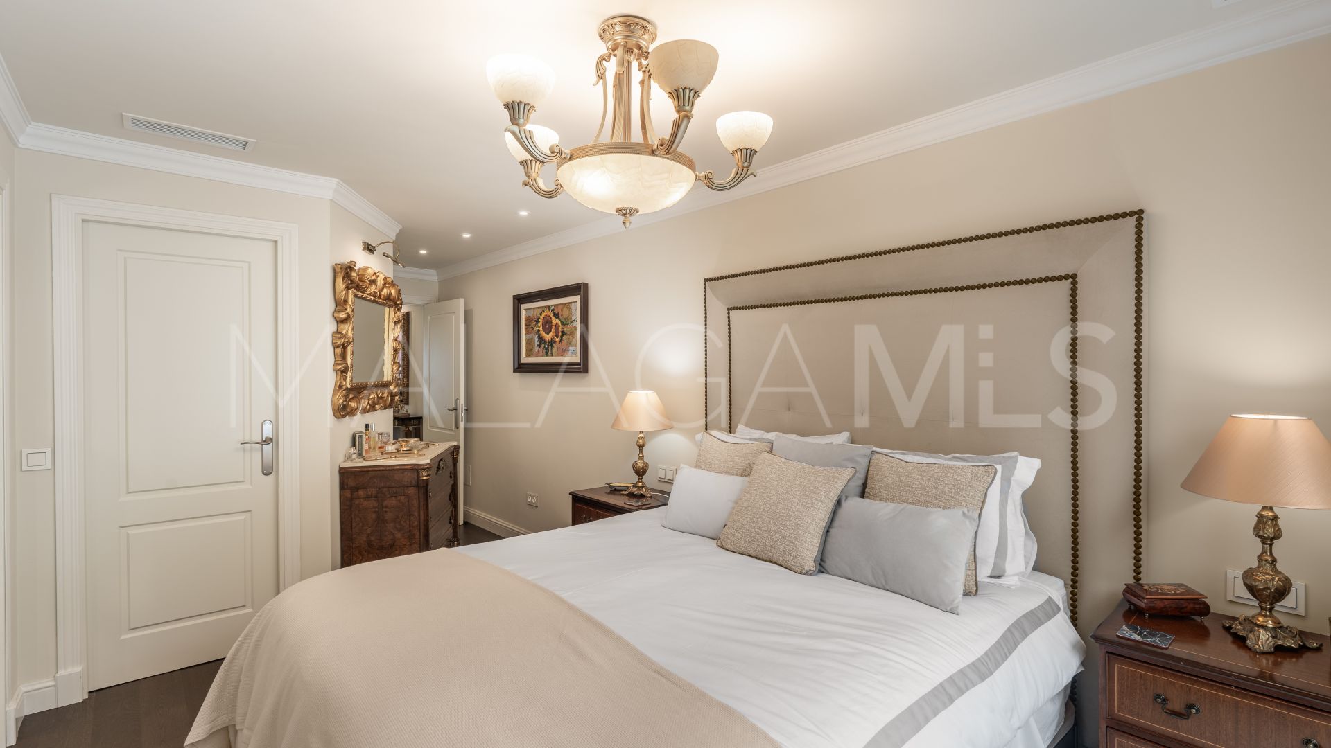 Buy adosado with 4 bedrooms in Marbella Ciudad