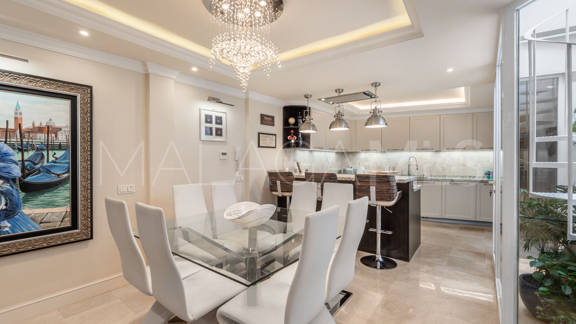 Buy adosado with 4 bedrooms in Marbella Ciudad