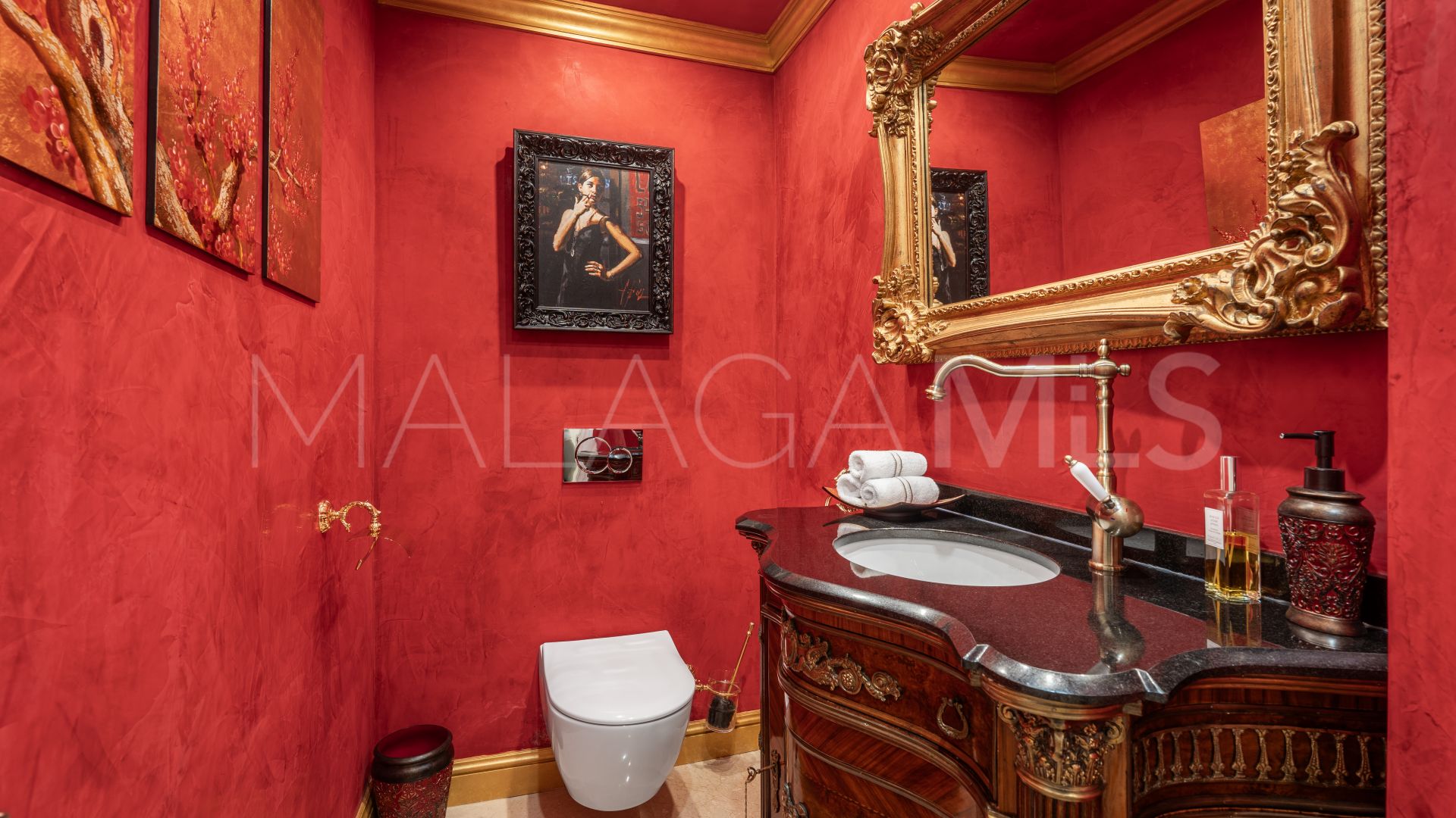 Buy adosado with 4 bedrooms in Marbella Ciudad