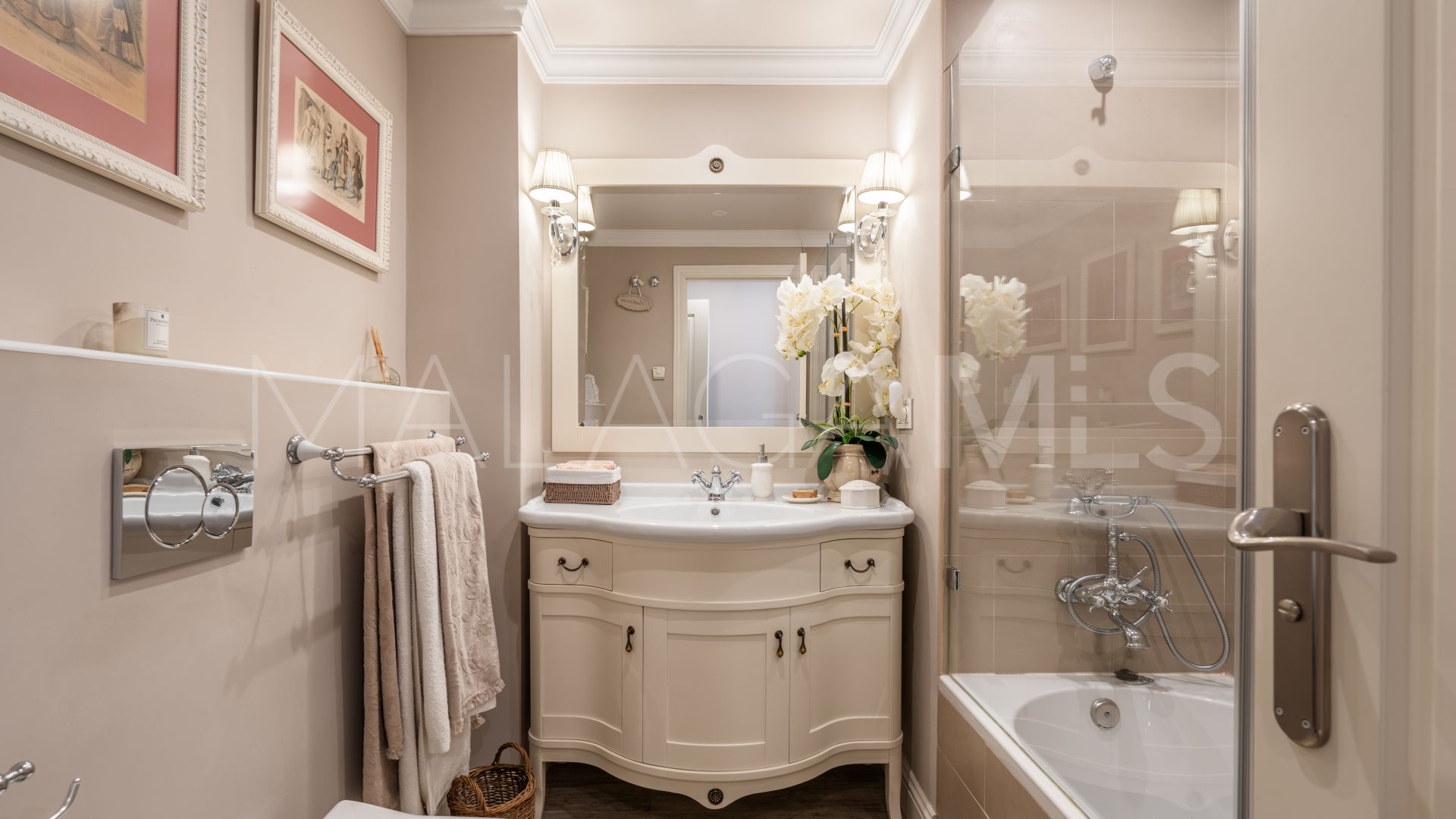 Buy adosado with 4 bedrooms in Marbella Ciudad