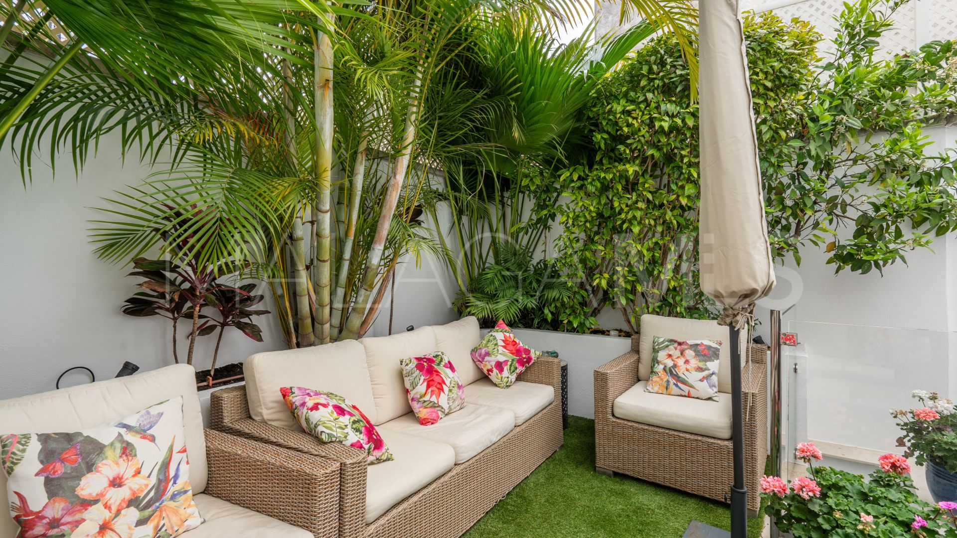 Buy adosado with 4 bedrooms in Marbella Ciudad