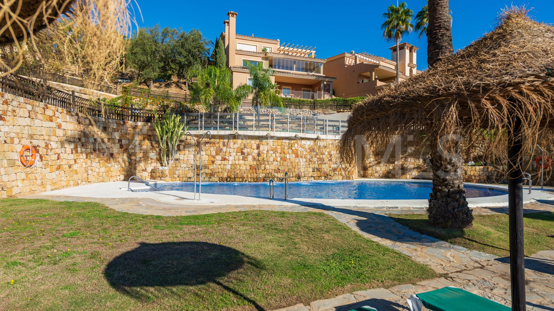 For sale town house with 3 bedrooms in La Mairena
