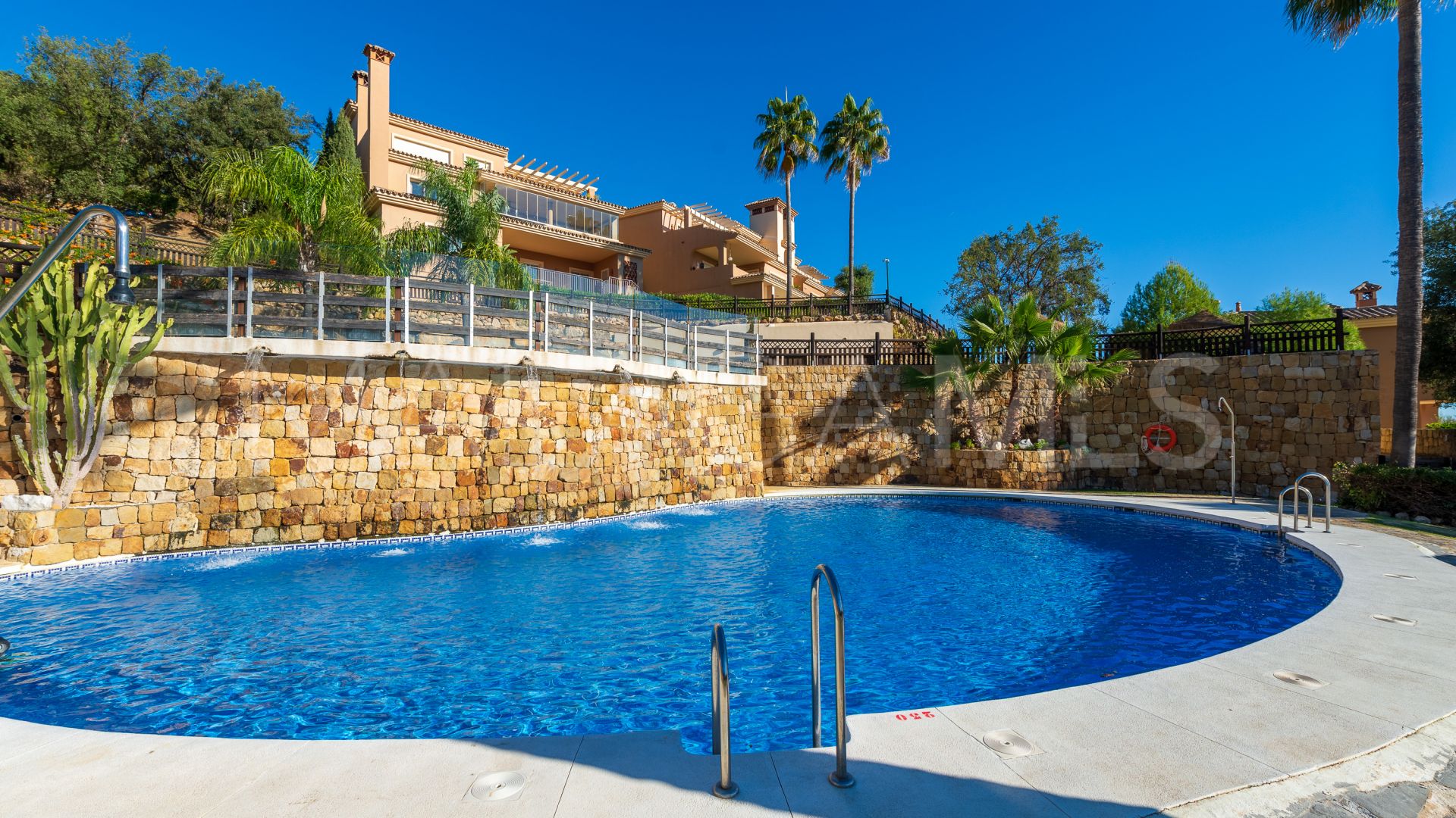 For sale town house with 3 bedrooms in La Mairena