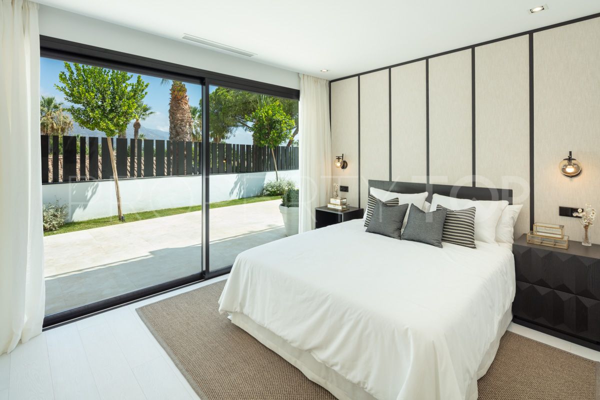 Nueva Andalucia, villa a la venta de 5 dormitorios