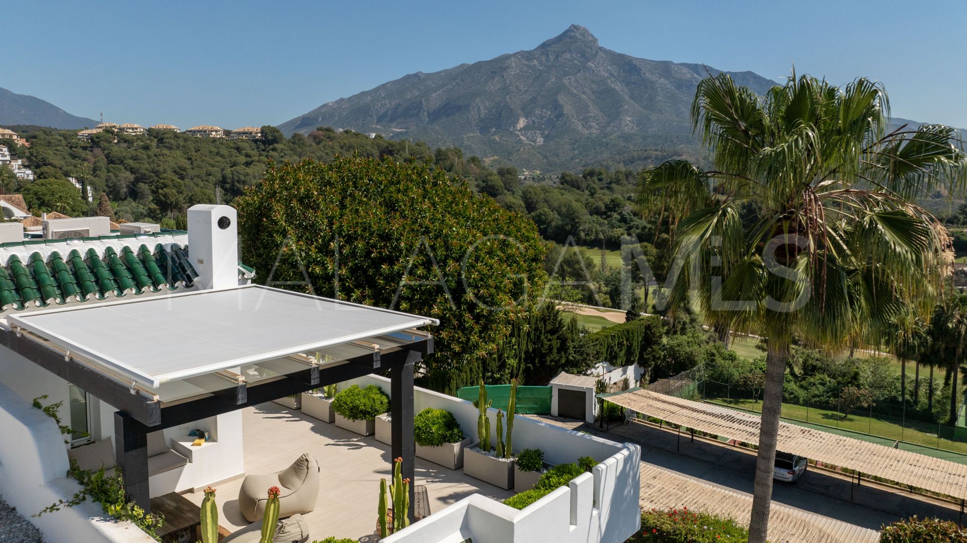 Villa jumelée for sale in La Colina