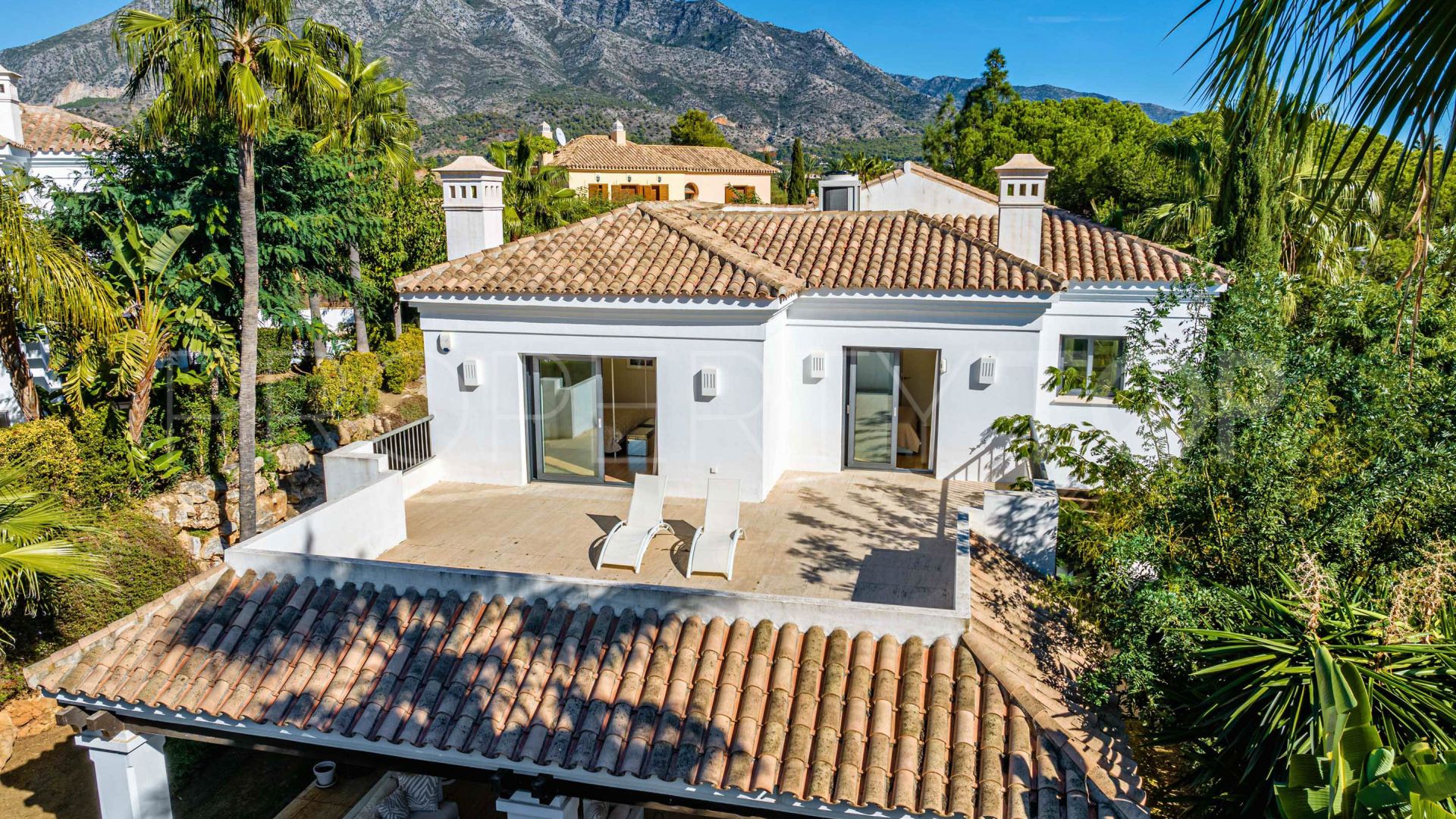 For sale villa with 5 bedrooms in Lomas de Magna Marbella