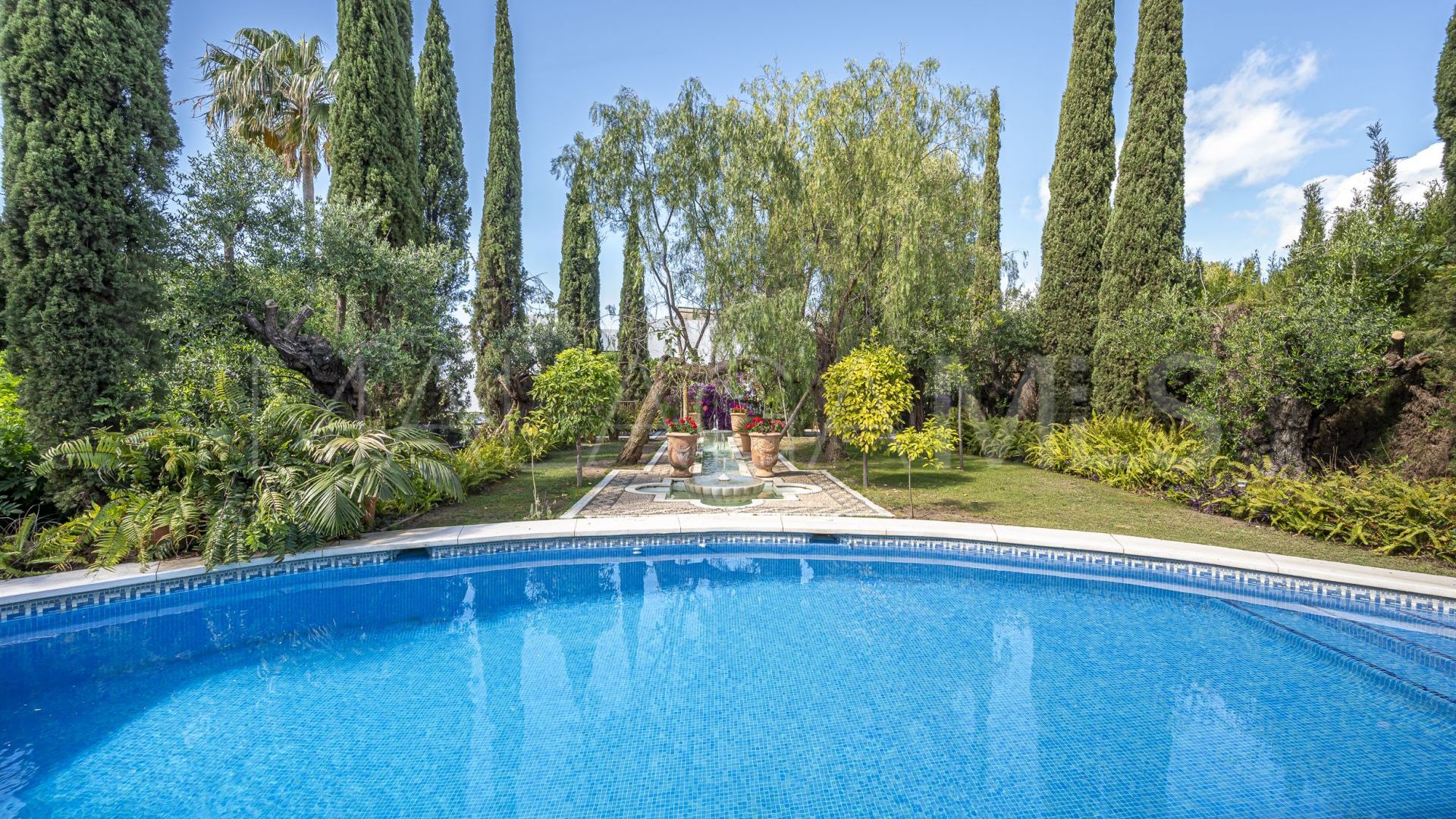 For sale villa in Las Lomas del Marbella Club with 5 bedrooms