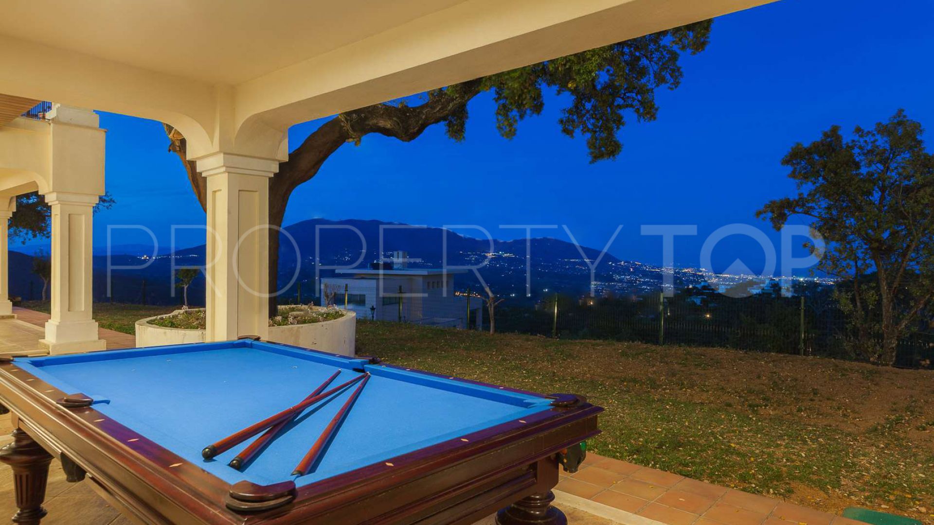 5 bedrooms La Mairena villa for sale