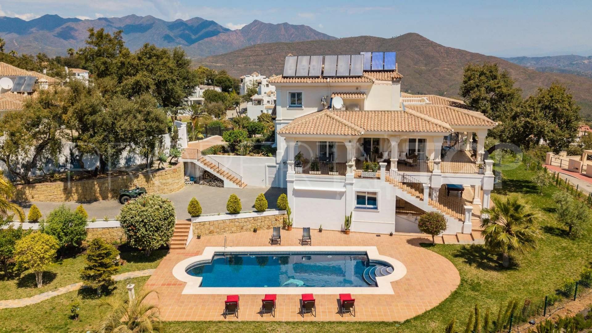 5 bedrooms La Mairena villa for sale