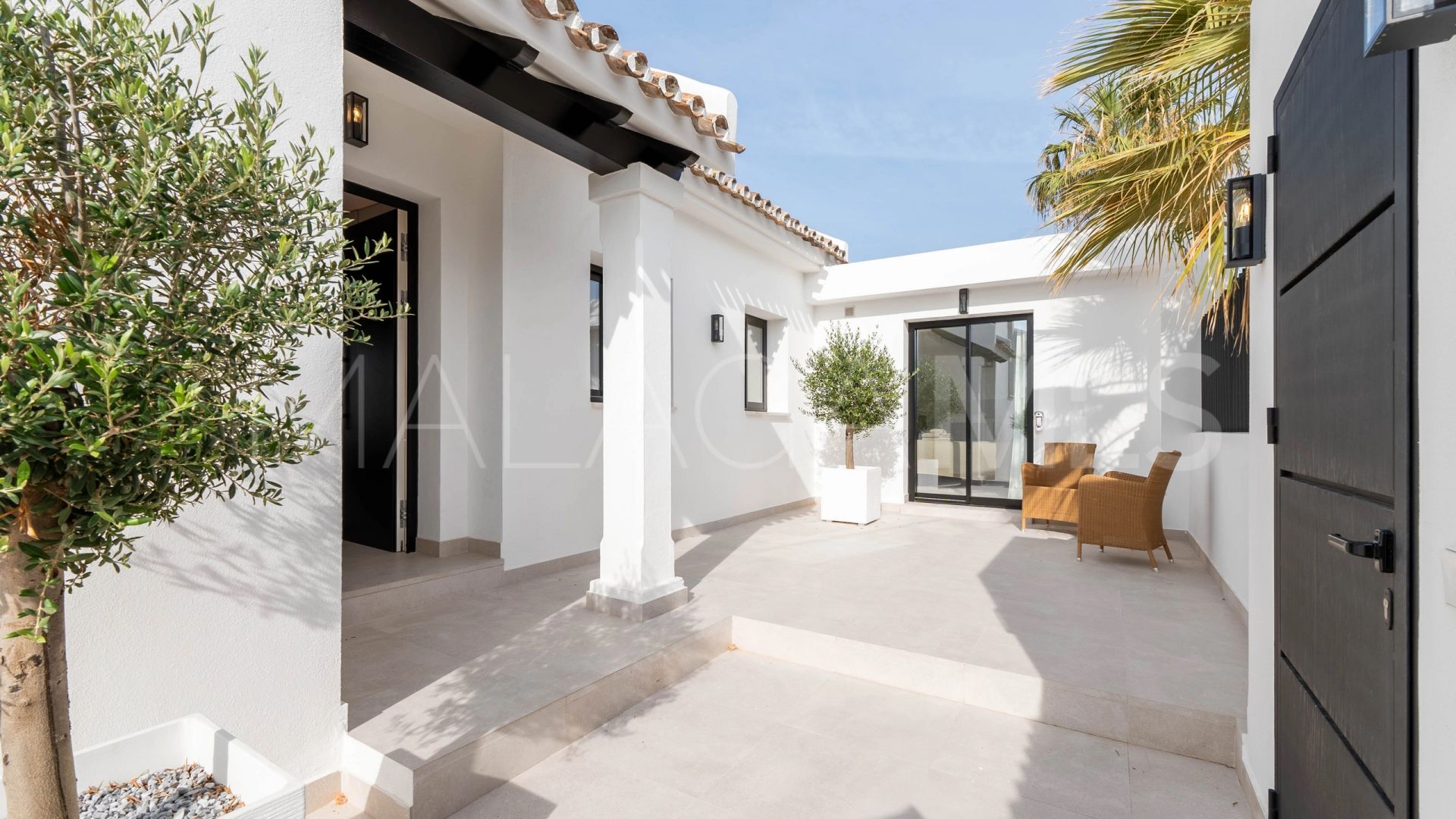 5 bedrooms Las Chapas villa for sale