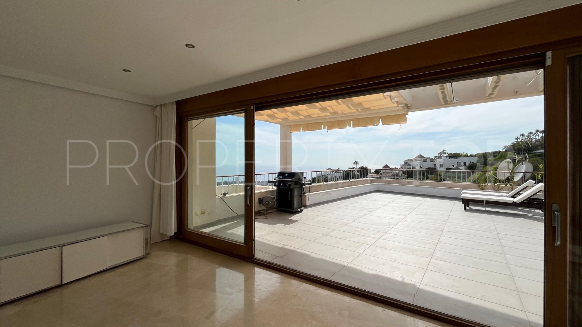 For sale penthouse in Lomas de los Monteros