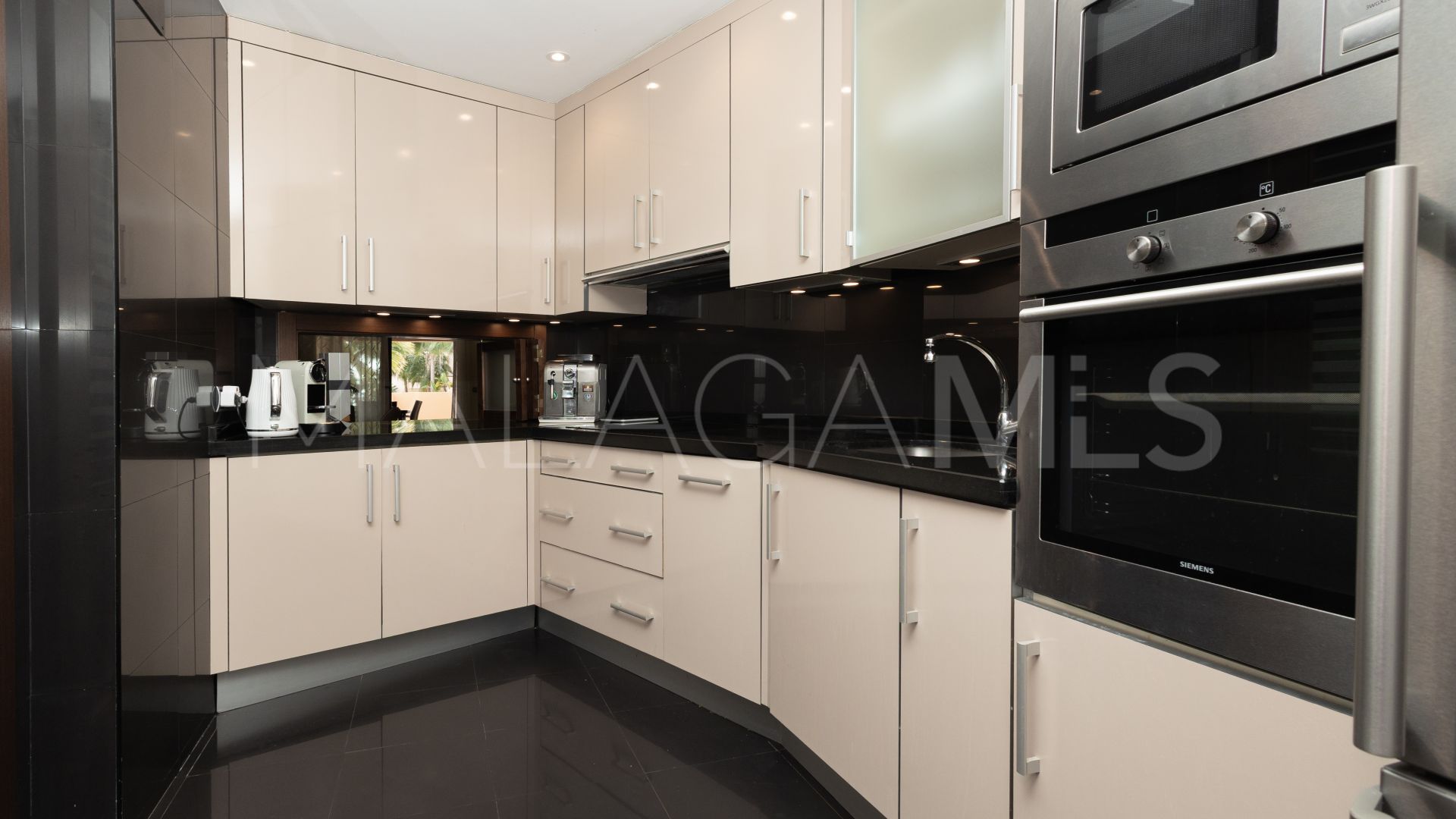 Appartement rez de chaussée for sale in Beach Side New Golden Mile