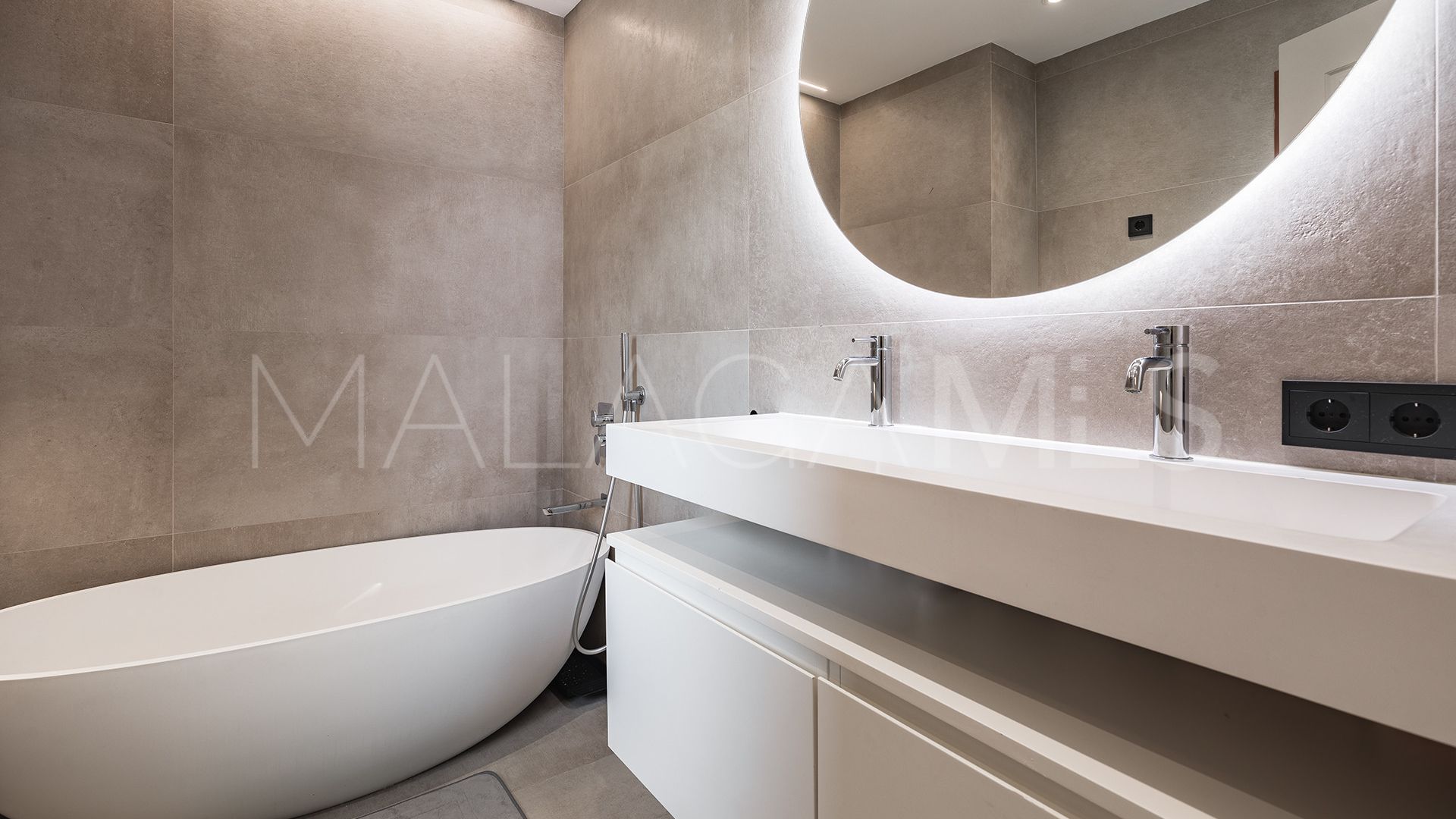 Se vende apartamento planta baja in Benahavis