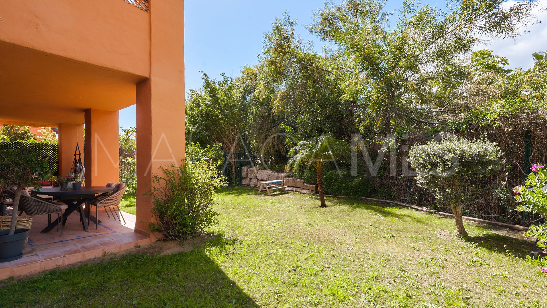 Se vende apartamento planta baja in Benahavis