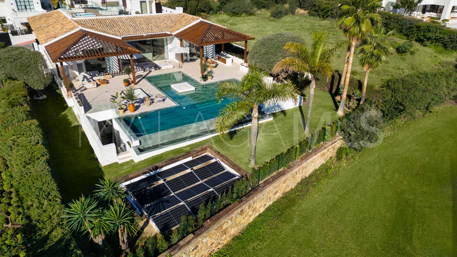 Villa for sale in Nueva Andalucia