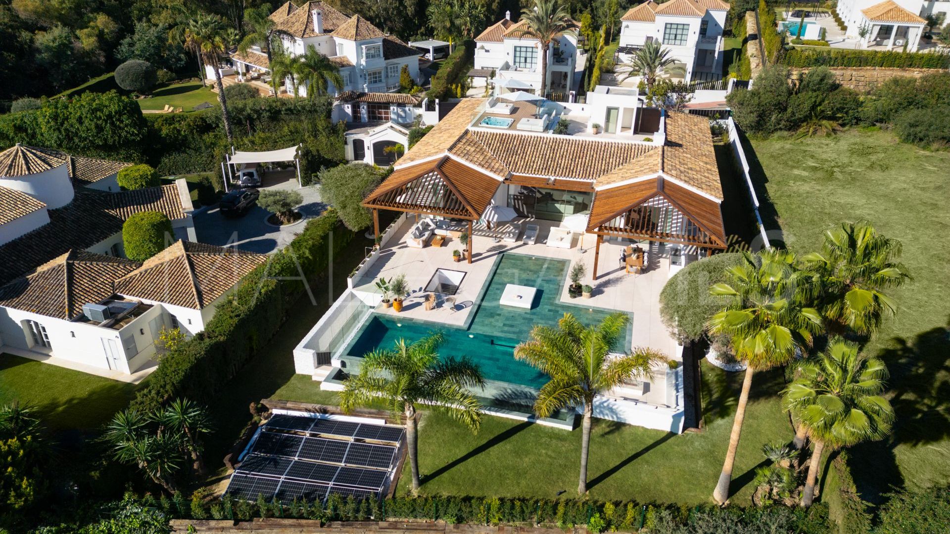 Villa for sale in Nueva Andalucia