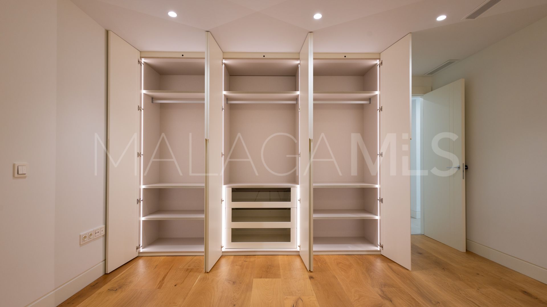 Duplex penthouse for sale in Marbella Golden Mile