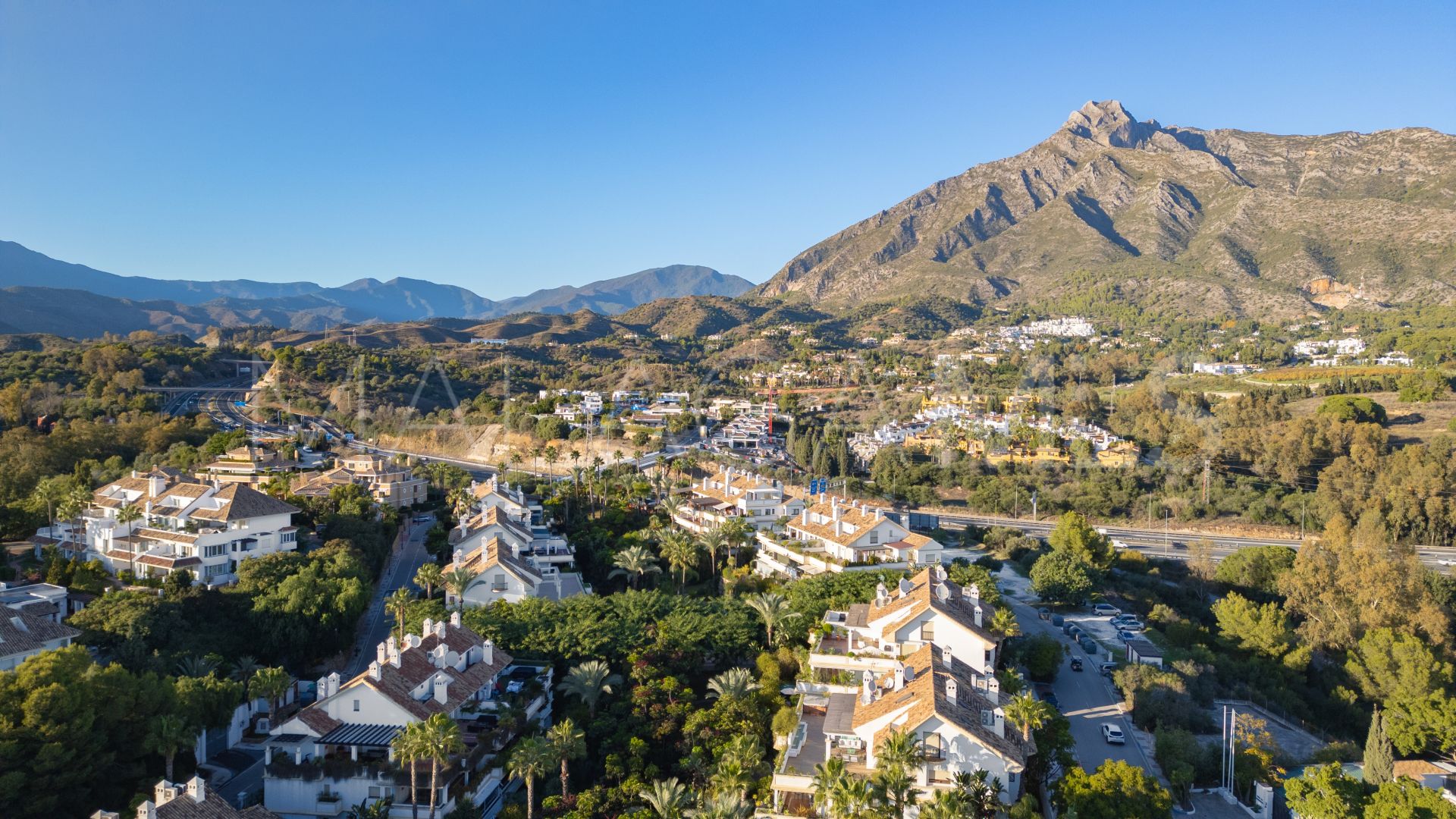 Duplex penthouse for sale in Marbella Golden Mile